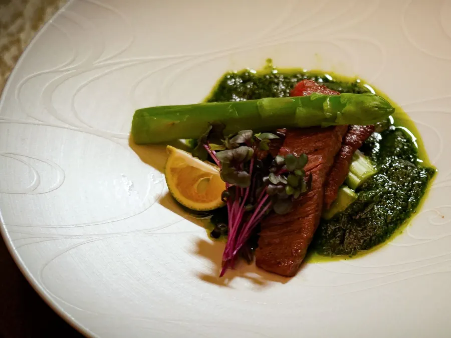 Grilled meat with asparagus and a green herb sauce